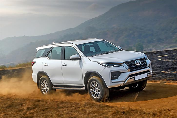 Cho thuê xe 7 chỗ Toyota Fortuner Vinh Nghệ An